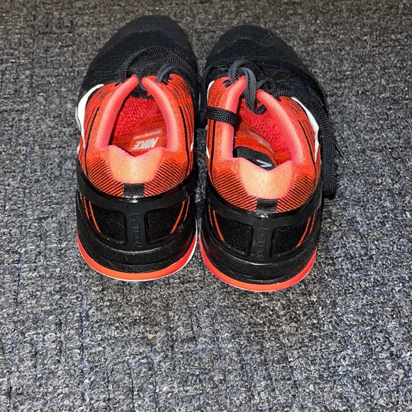 Nike DSX Flyknit Metcon 9.5 - Picture 3 of 5